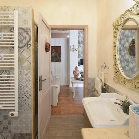 Andry House Rom